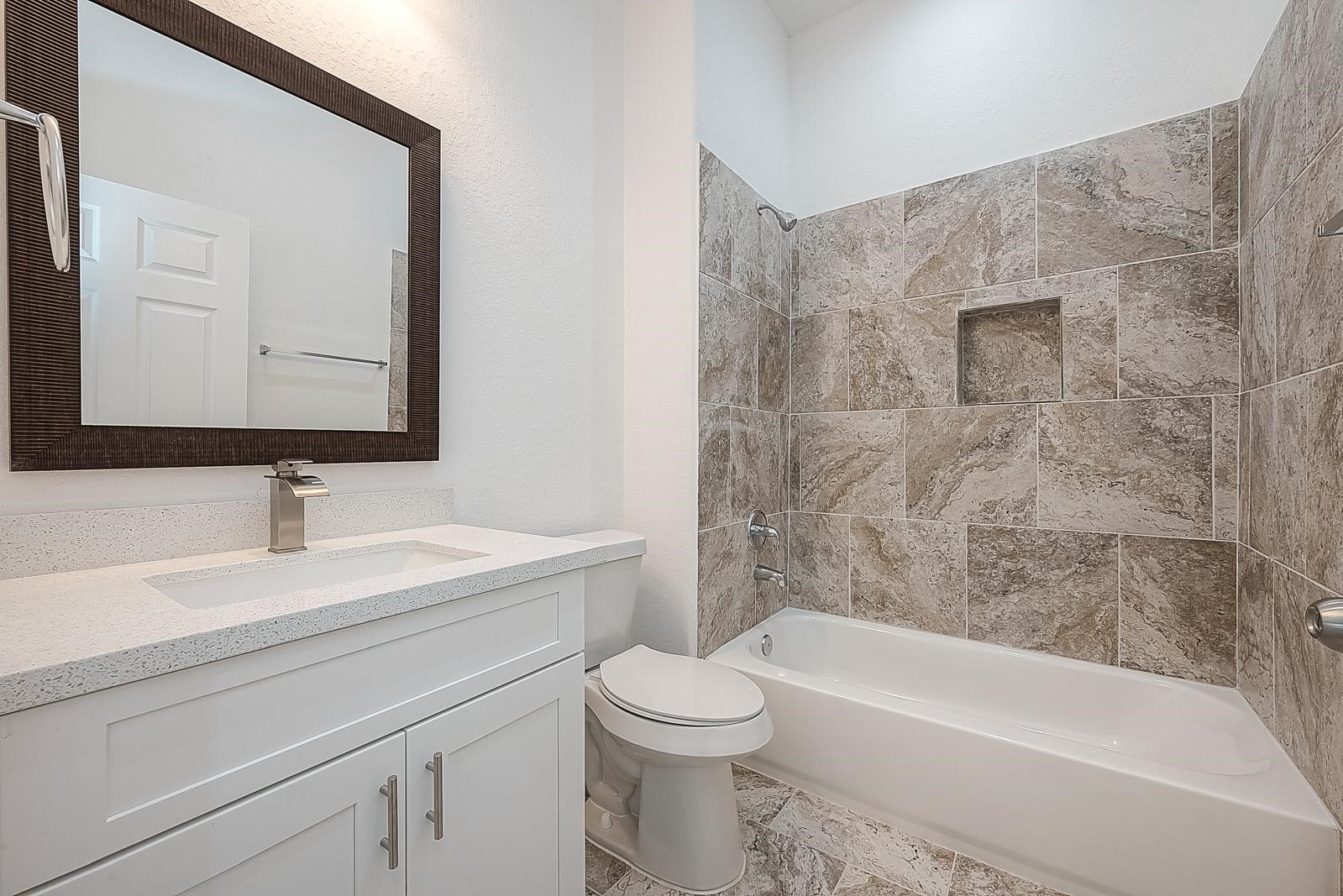 4319 Rosemont Street Houston, TX 77051 - Photo 10 of 17 MASTER BATHROOM