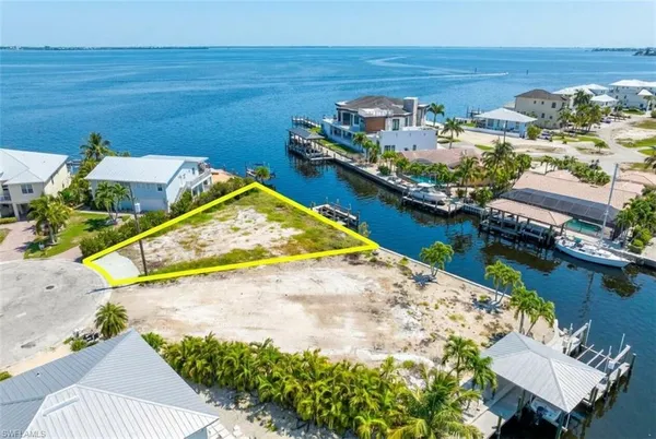 $1,350,000 | 20 Avenida Carita, Fort Myers Beach, FL 33931
