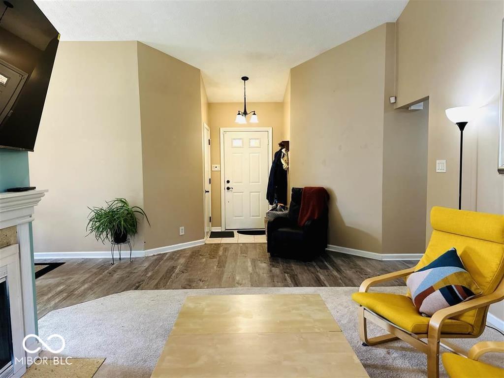 7673 Lippincott Way Indianapolis, IN 46268 - Photo 4 of 20