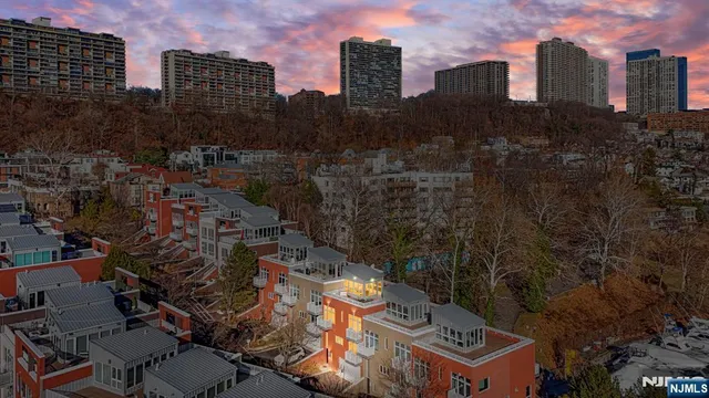 $1,649,000 | 9 Vela Way, Edgewater, NJ 07020