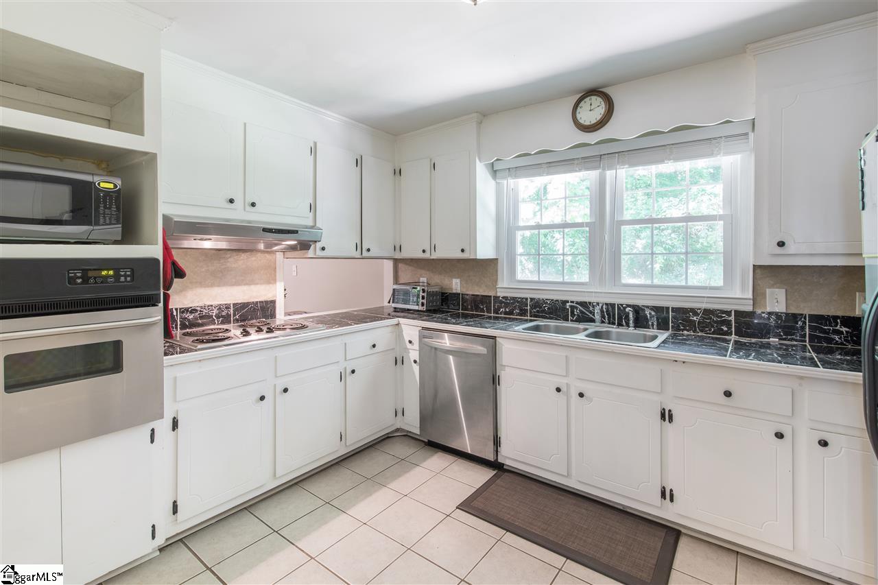 110 Scarlett Street Greenville, SC 29607 - Photo 5 of 16