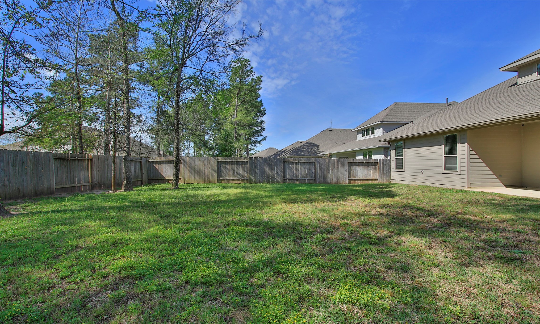 14120 Sand Ridge Court Conroe, TX 77384 - Photo 39 of 43 a backyard of a house with table and chairs