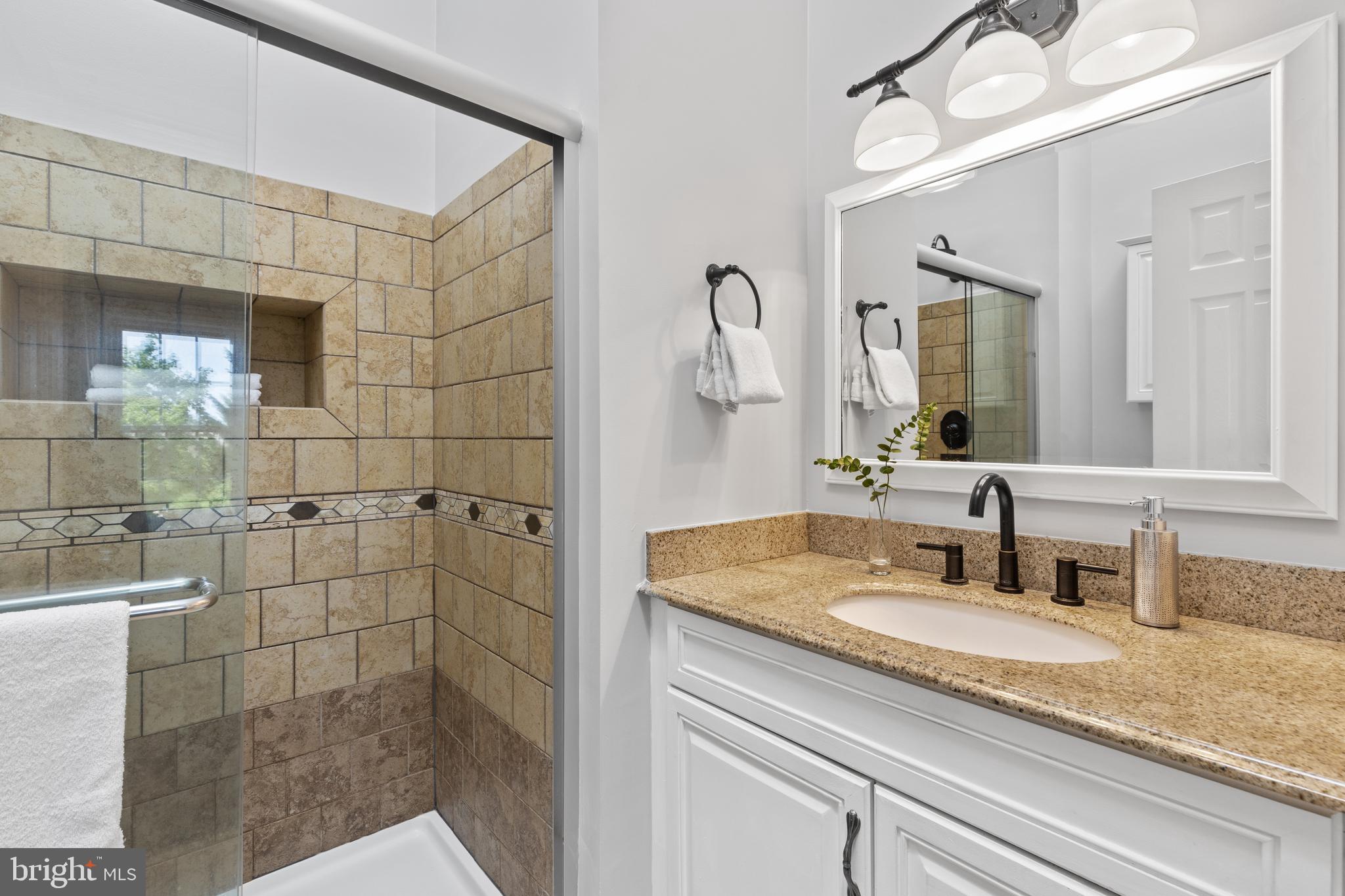 14644 Cambridge Circle Laurel, MD 20707 - Photo 20 of 32 Primary bathroom