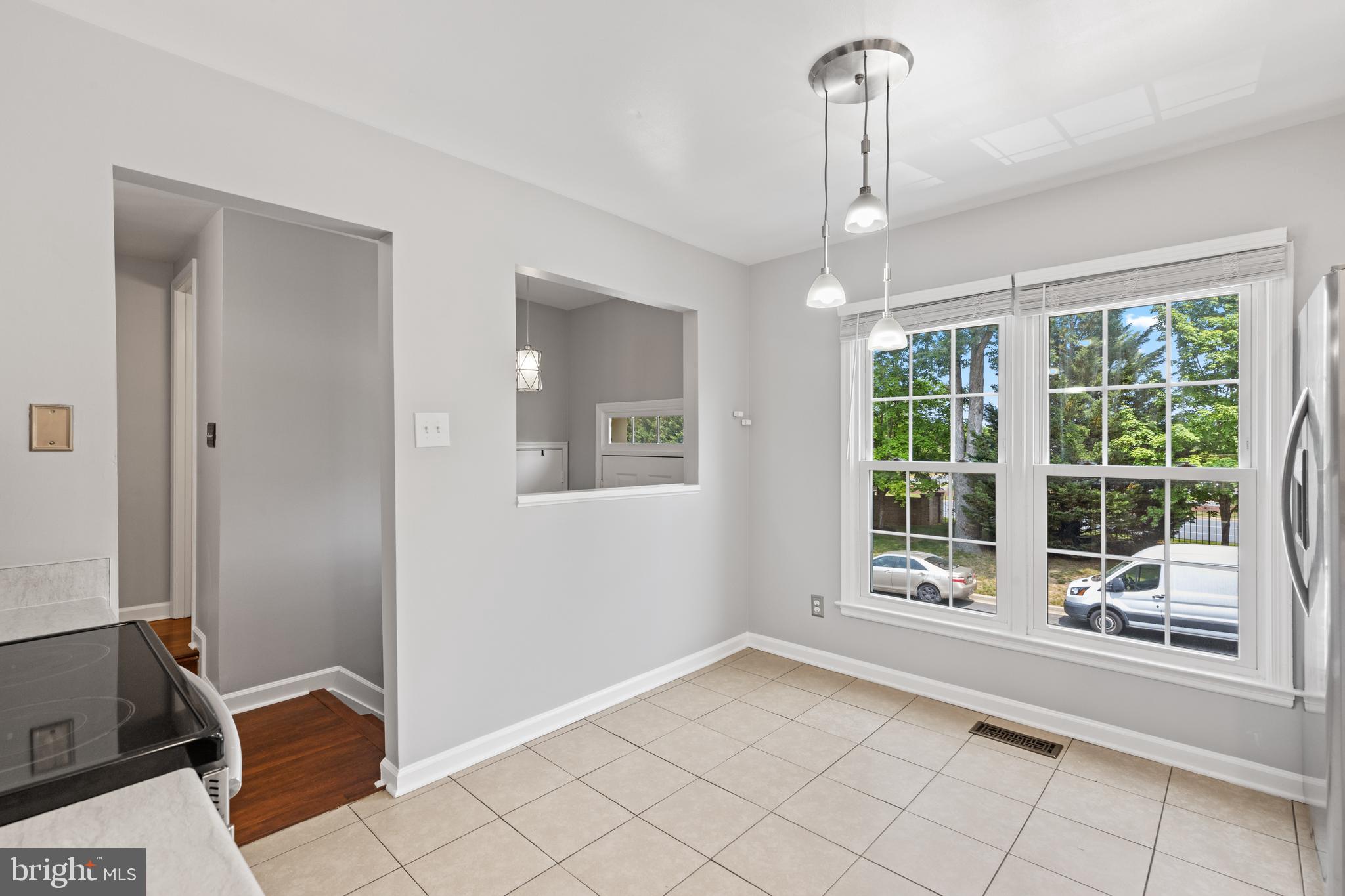 14644 Cambridge Circle Laurel, MD 20707 - Photo 7 of 32 Eat-in area in kitchen