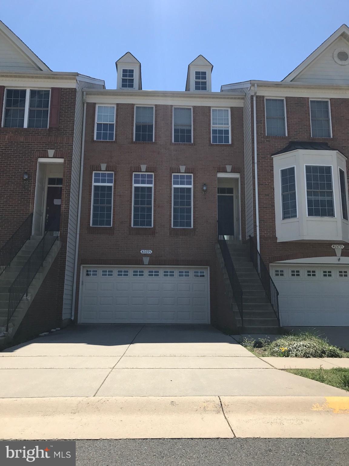 42695 Newcomer Terrace Chantilly, VA 20152 - Photo 2 of 26