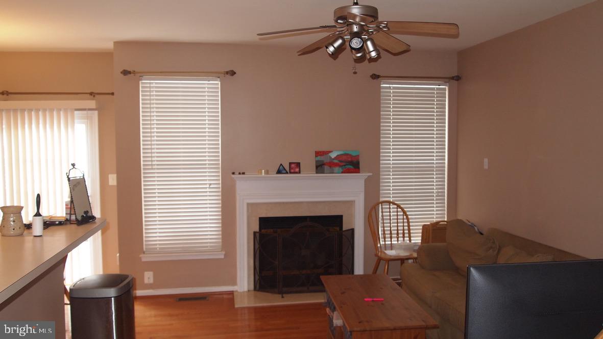 42695 Newcomer Terrace Chantilly, VA 20152 - Photo 5 of 26