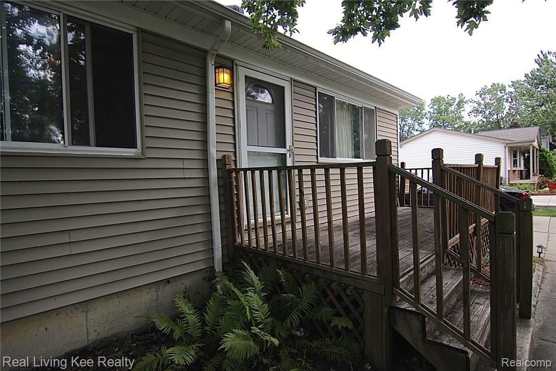 3331 Gerald Avenue Rochester, MI 48307 - Photo 3 of 23 IMG_8675.jpg