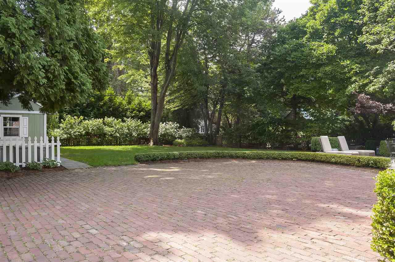 109 Merriweather Road Grosse Pointe, MI 48236 - Photo 47 of 54 31355491-46.JPG