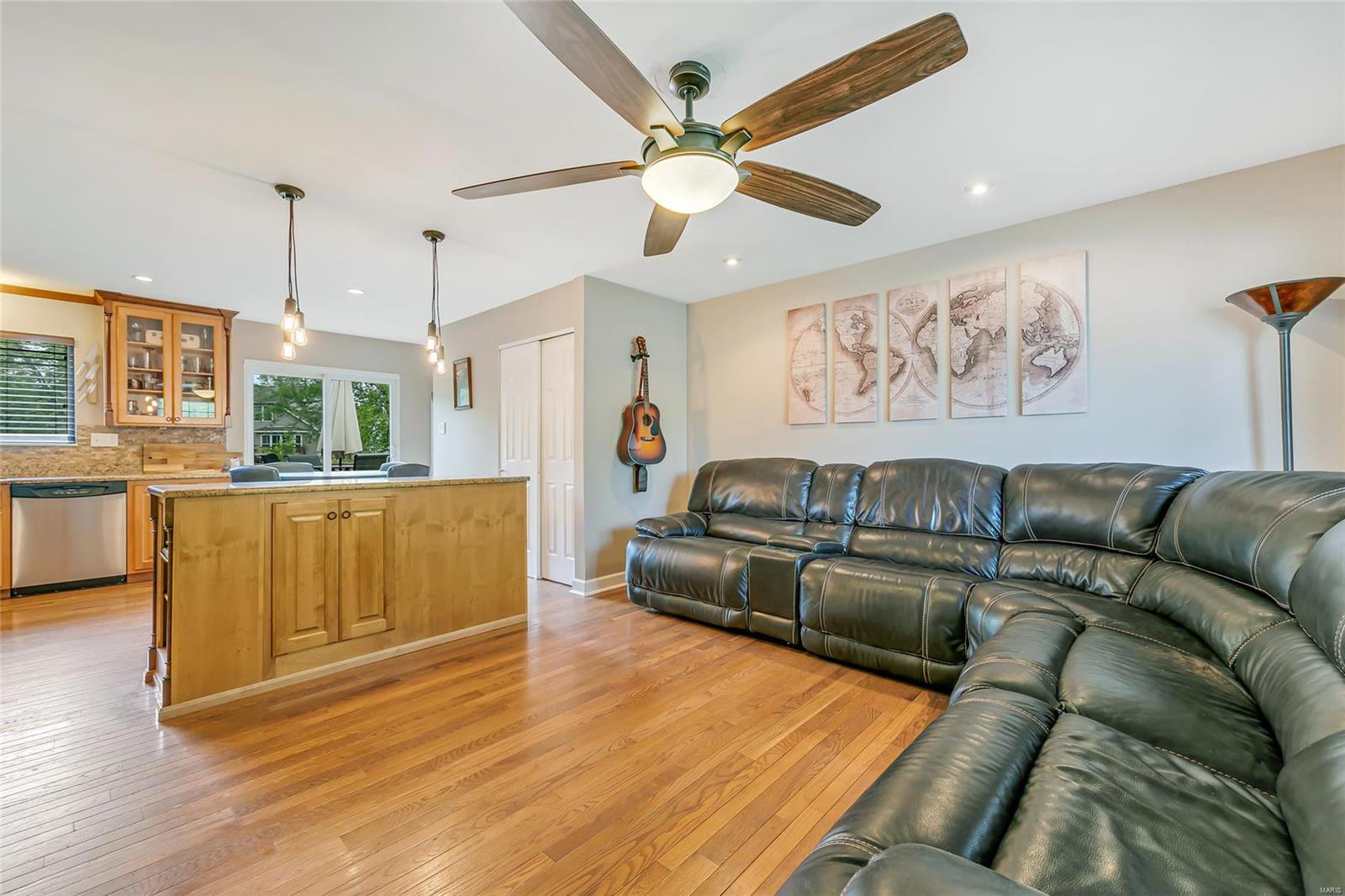 2269 Wincanton Road St. Louis, MO 63129 - Photo 3 of 22 Gallery Image 3