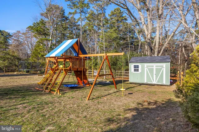 a view of a house with backyard and porch