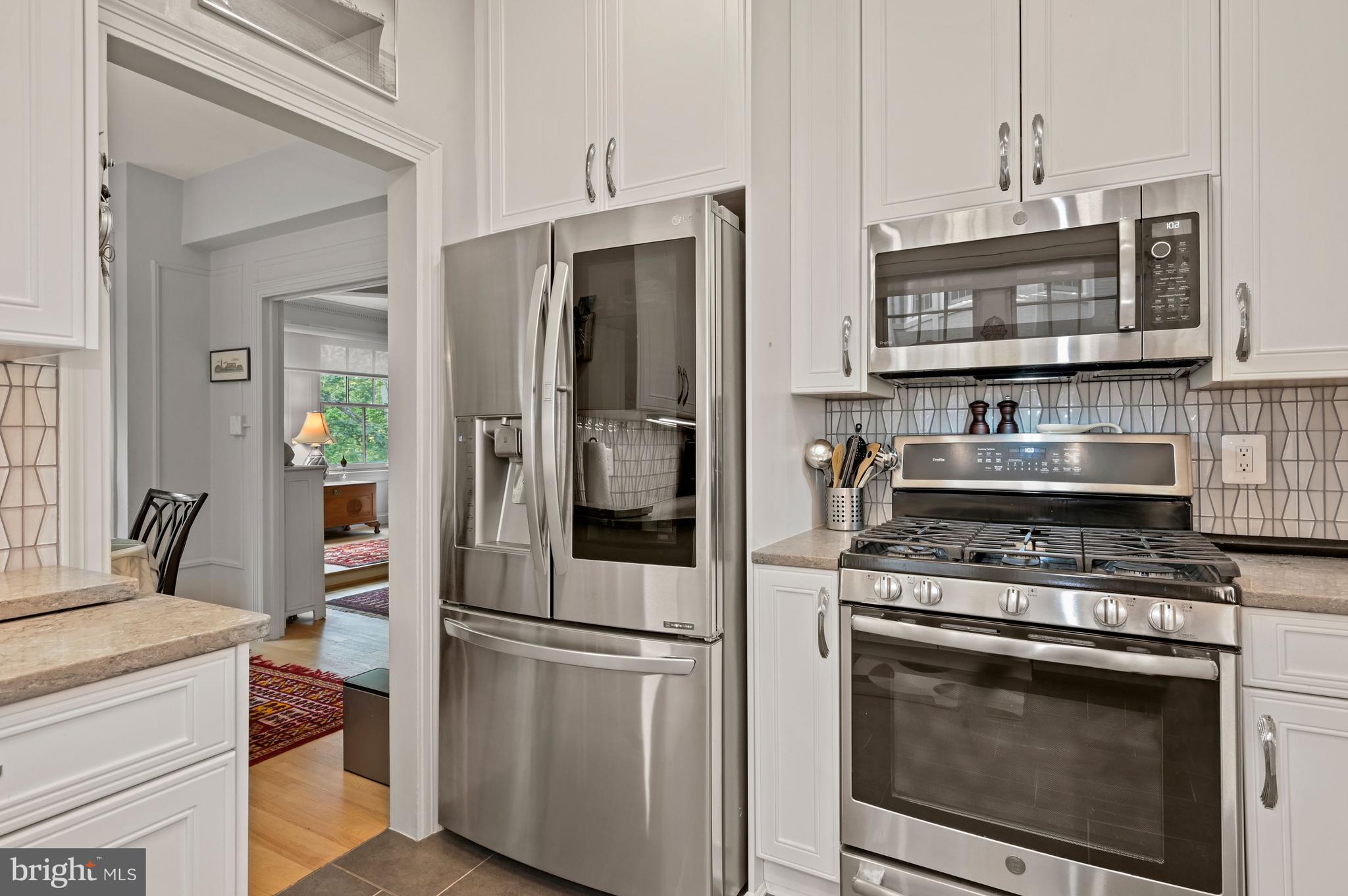 2737 Devonshire Place Northwest, Unit 123 Washington, DC 20008 - Photo 13 of 46 LG and Bosch stainless steel appliances