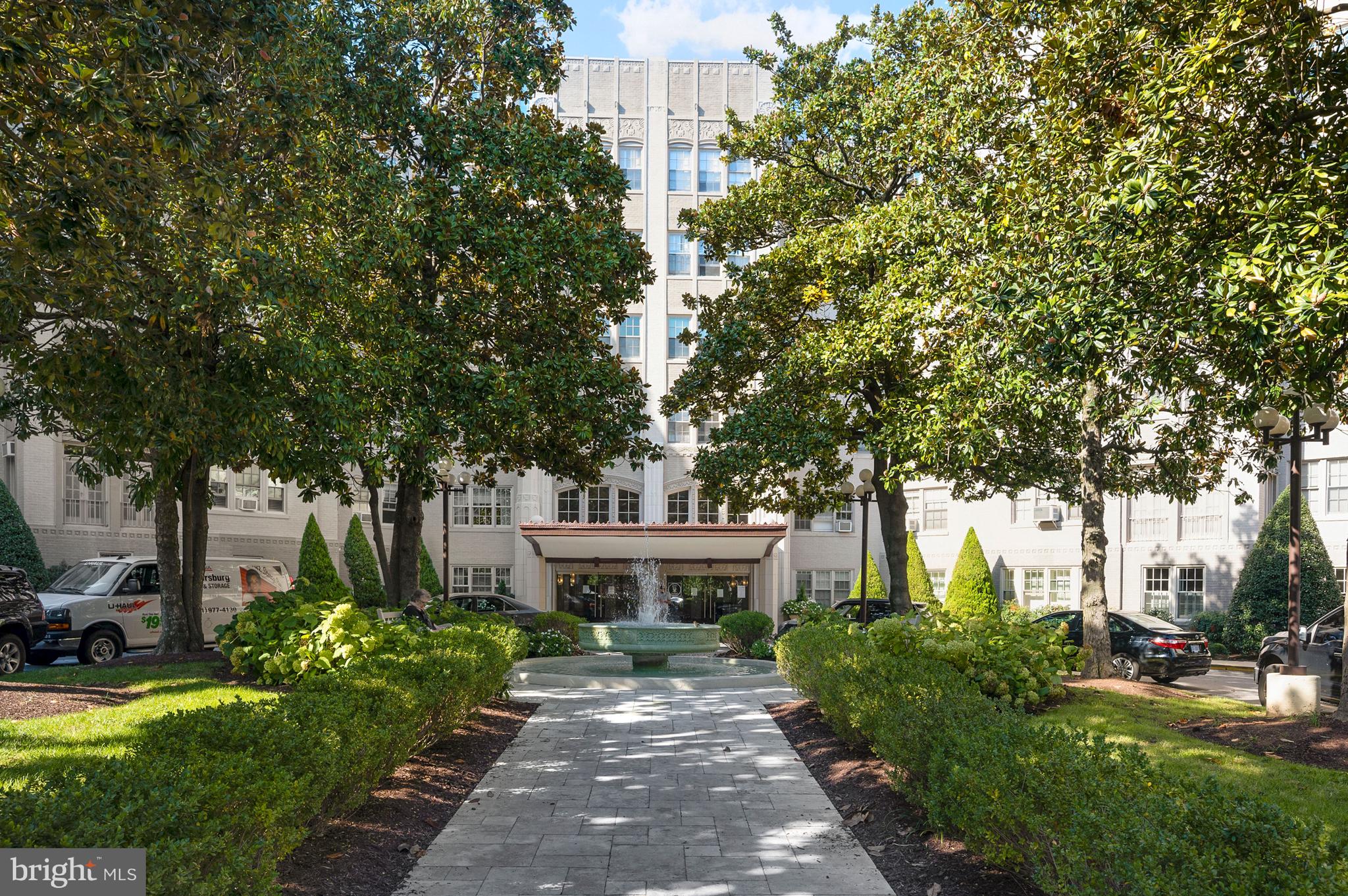 2737 Devonshire Place Northwest, Unit 123 Washington, DC 20008 - Photo 4 of 46 Premier address nestled in Rock Creek Park