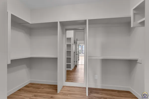 $469,900 | 2927 Southwest Greenridge Street, Topeka, KS 66614