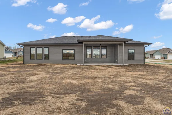 $469,900 | 2927 Southwest Greenridge Street, Topeka, KS 66614