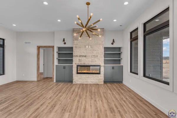 $469,900 | 2927 Southwest Greenridge Street, Topeka, KS 66614