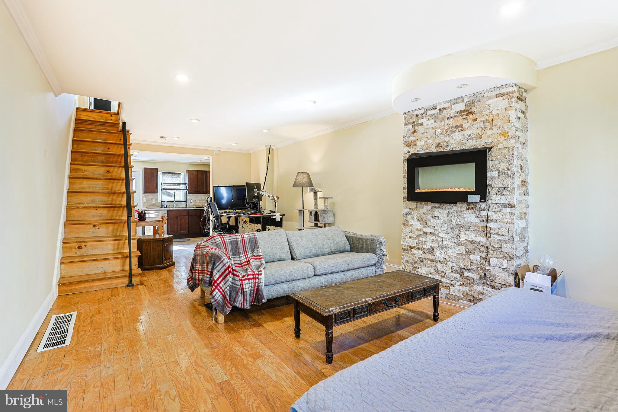 Welcome to 2338 Cross Street!