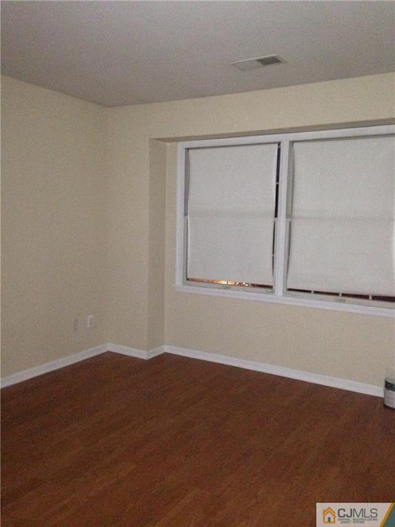 1130 Edpas Road, Unit 1130 New Brunswick, NJ 08901 - Photo 10 of 12 an empty room with a window