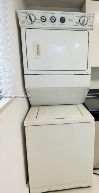 1030 Northeast 80th Street, Unit 4 Miami, FL 33138 - Photo 10 of 28 a utility room with dryer and washer