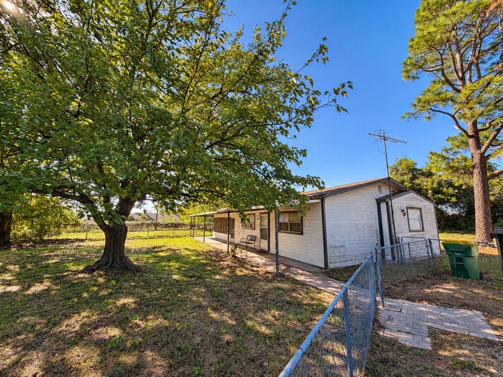 3048 Green Meadows Road Granbury, TX 76049 - Photo 1 of 20 Gallery Image 1