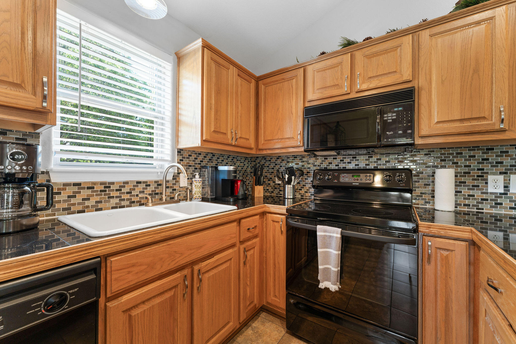144 Oak Lane, Unit 144 Reeds Spring, MO 65737 - Photo 5 of 33 Kitchen