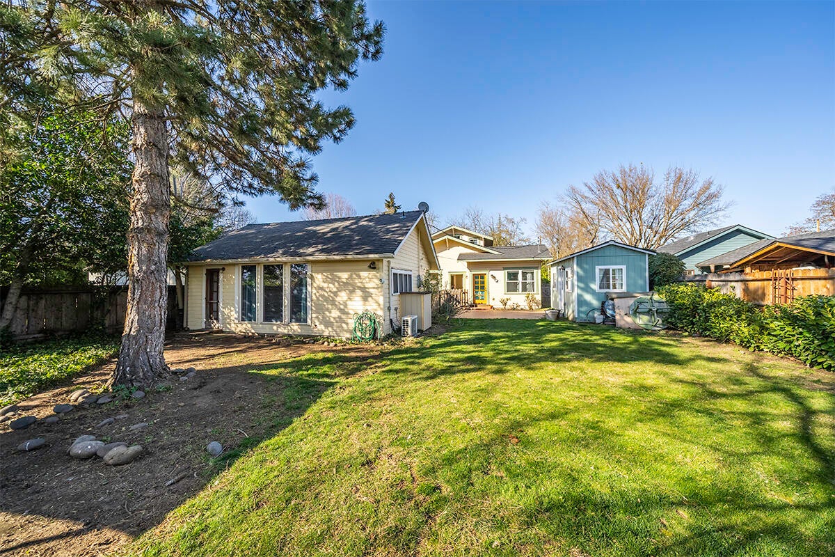 1016 Reddy Avenue Medford, OR 97504 - Photo 33 of 37 DSC06216-HDR