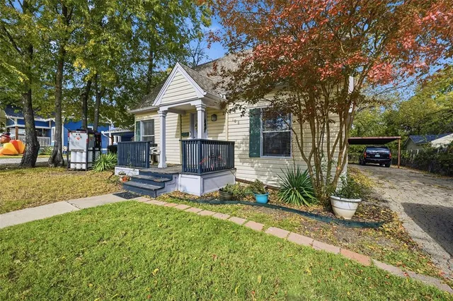 a view of a house with backyard sitting area and garden