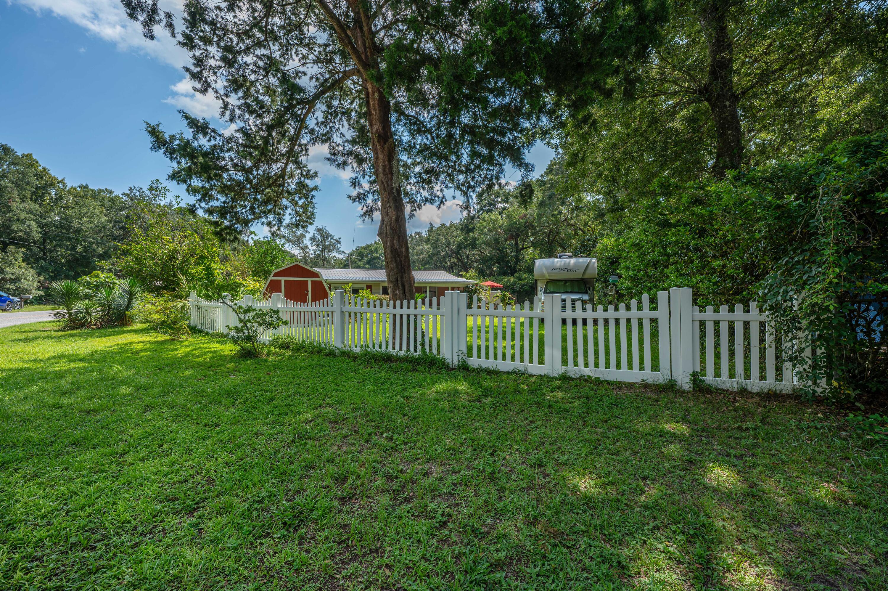 923 Satsuma Road Niceville, FL 32578 - Photo 3 of 52 923 Satsuma Rd-Niceville-7