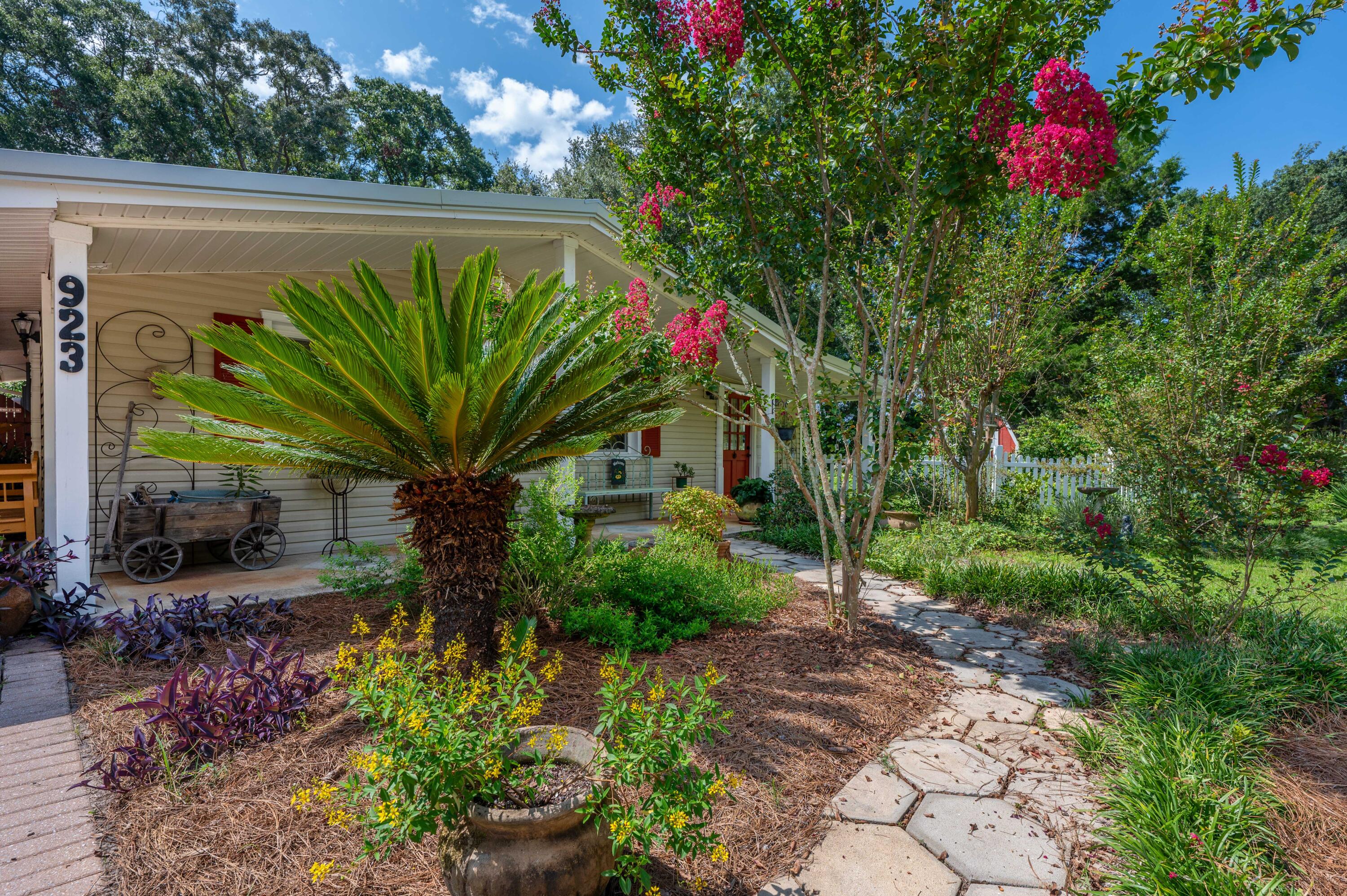 923 Satsuma Road Niceville, FL 32578 - Photo 5 of 52 923 Satsuma Rd-Niceville-9
