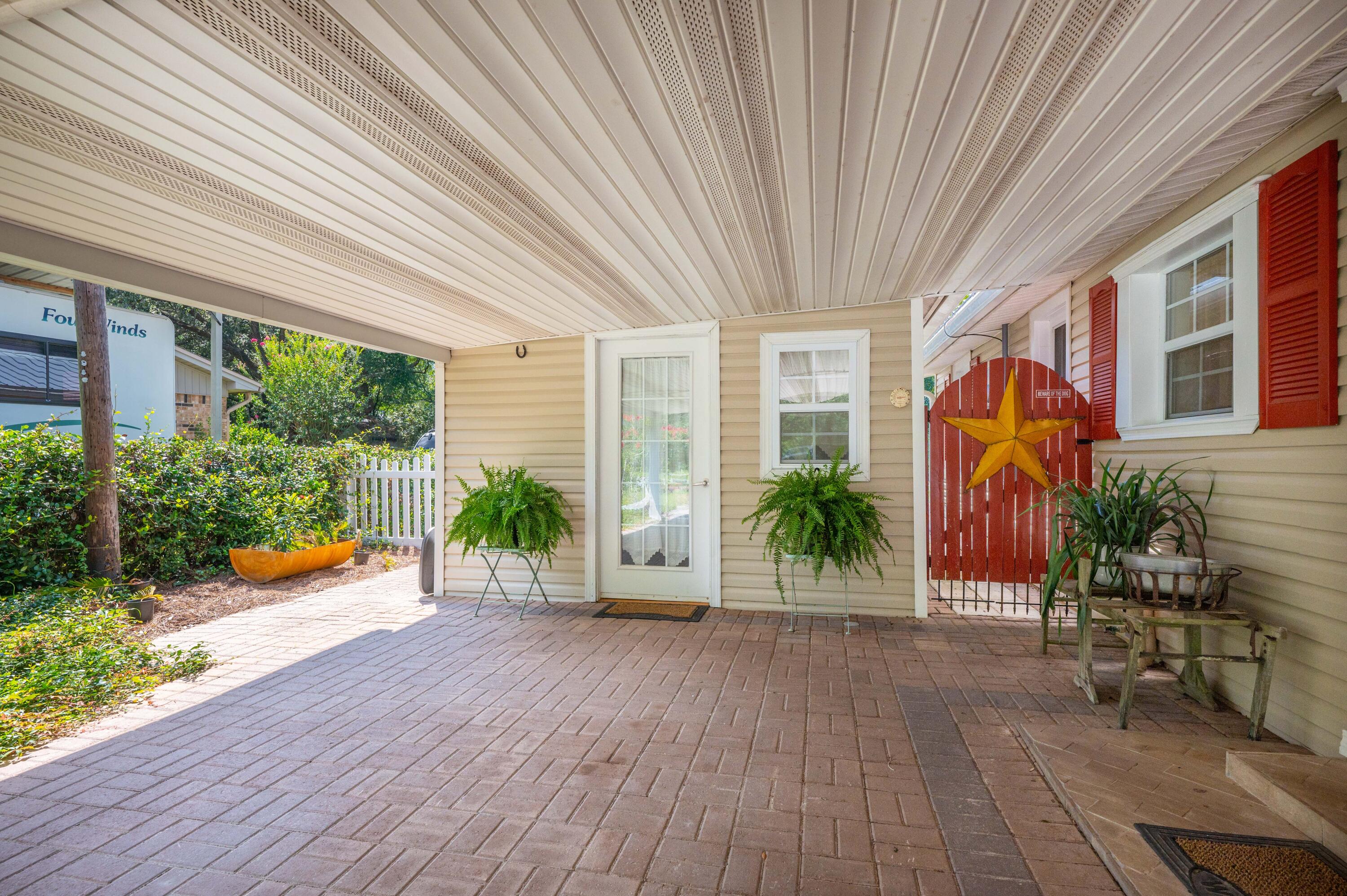923 Satsuma Road Niceville, FL 32578 - Photo 8 of 52 923 Satsuma Rd-Niceville-12