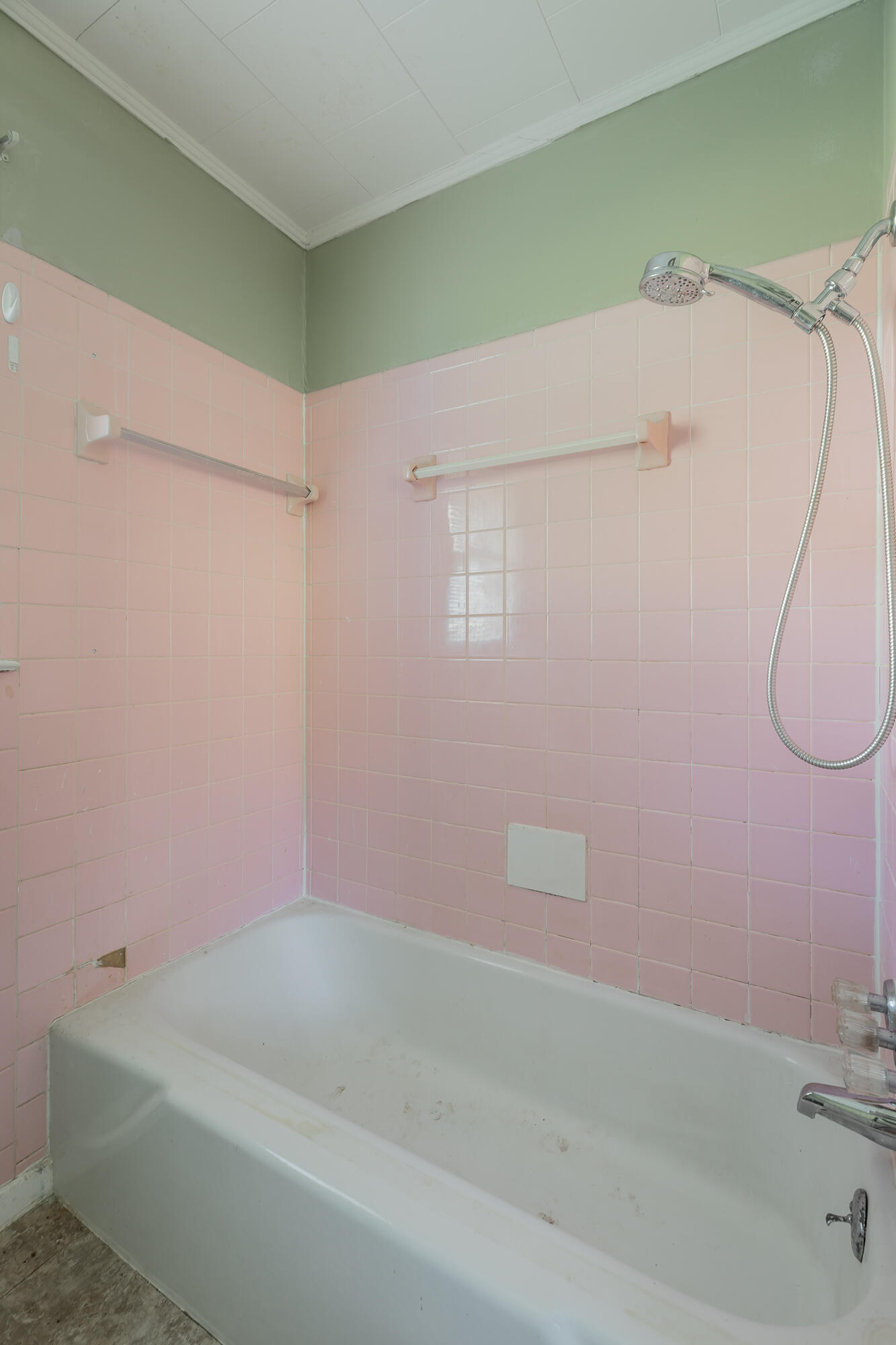 756 Blythes Ferry Road Dayton, TN 37321 - Photo 15 of 26 Full hall bath