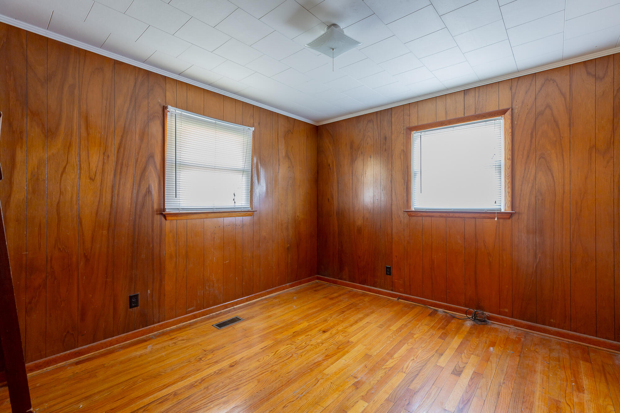 756 Blythes Ferry Road Dayton, TN 37321 - Photo 16 of 26 Back bedroom