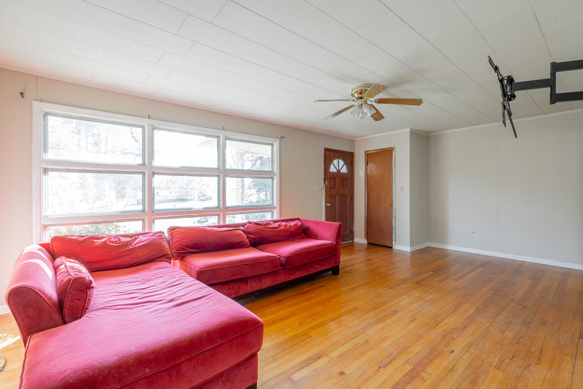 756 Blythes Ferry Road Dayton, TN 37321 - Photo 6 of 26 Front room with natural lighting