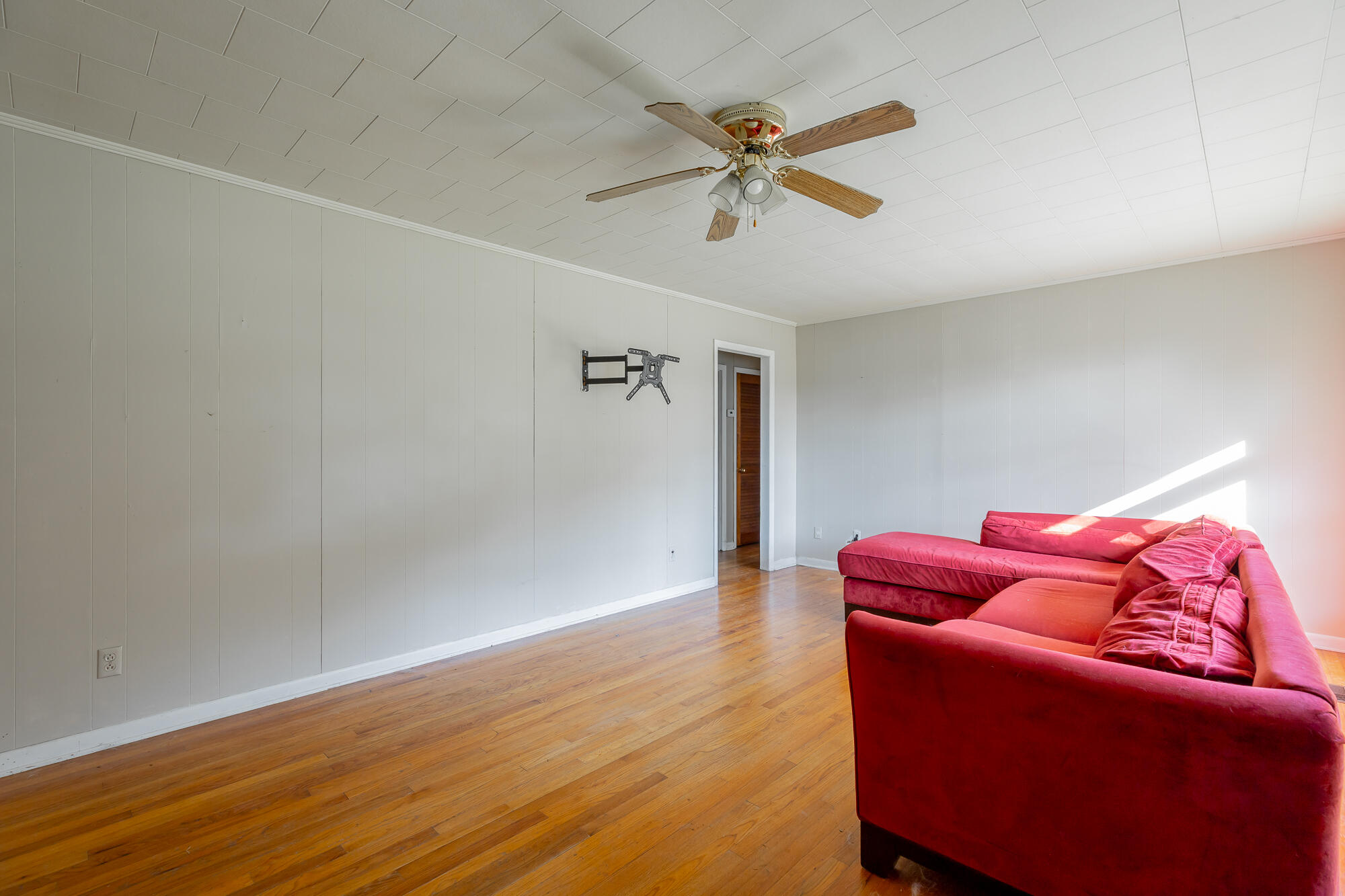 756 Blythes Ferry Road Dayton, TN 37321 - Photo 7 of 26 Hardwood flooring