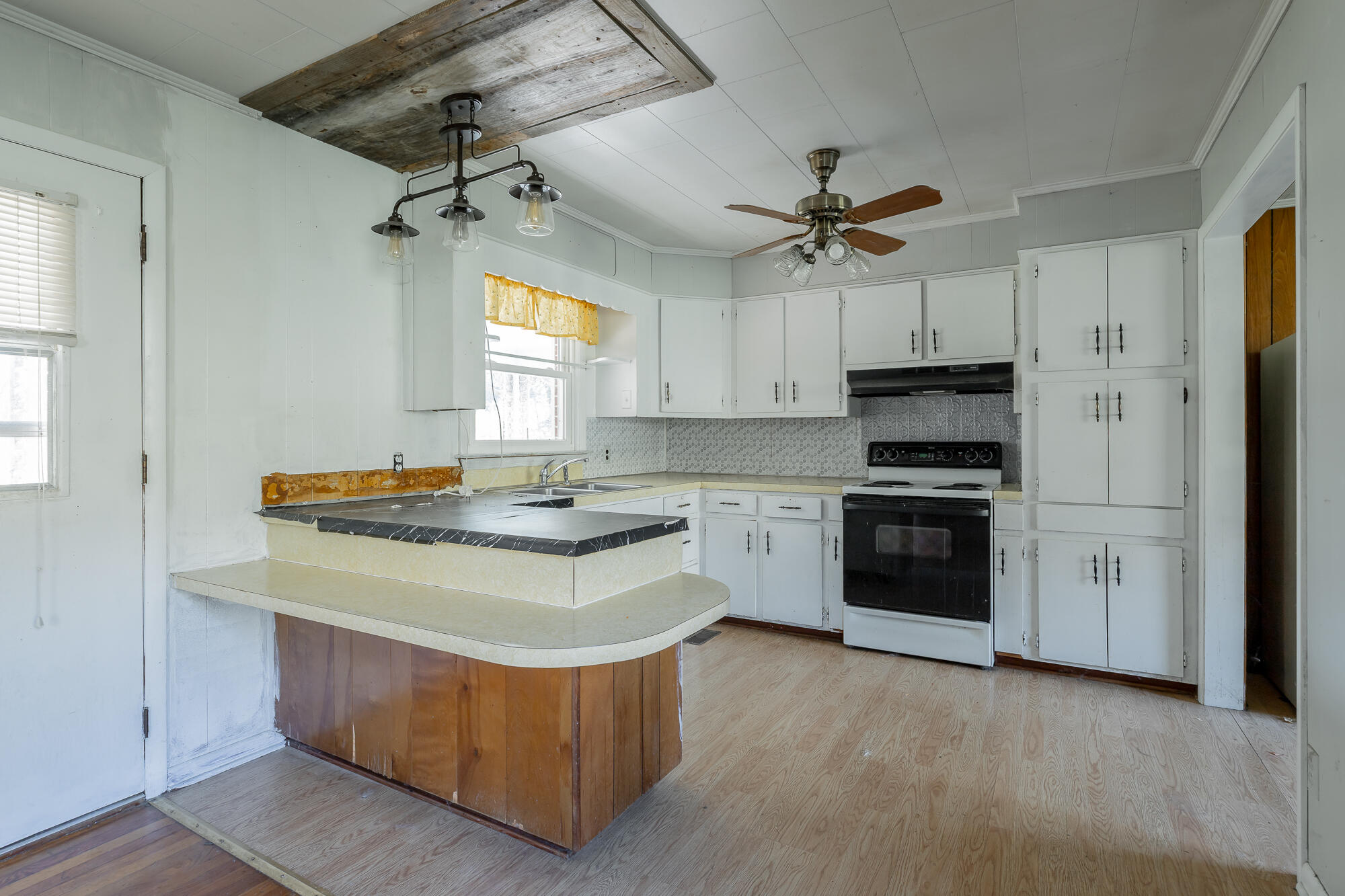 756 Blythes Ferry Road Dayton, TN 37321 - Photo 10 of 26 Kitchen