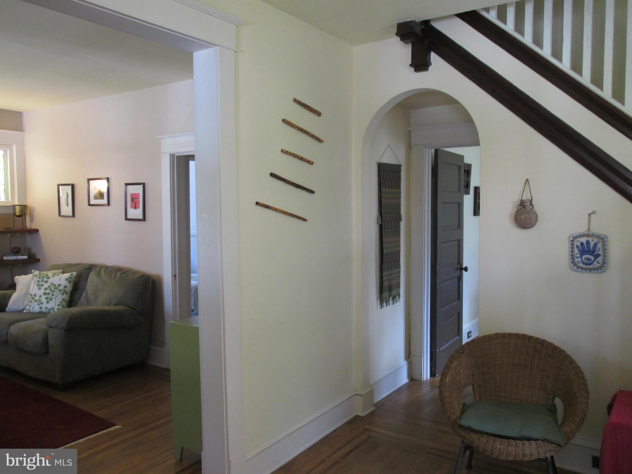 228 Mallow Hill Road Baltimore, MD 21229 - Photo 11 of 25 Large inviting foyer