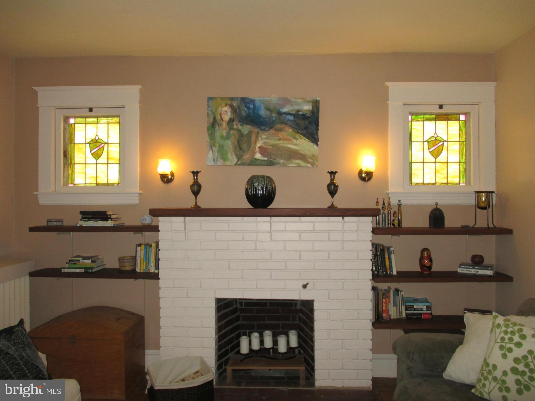 228 Mallow Hill Road Baltimore, MD 21229 - Photo 19 of 25 Living Room