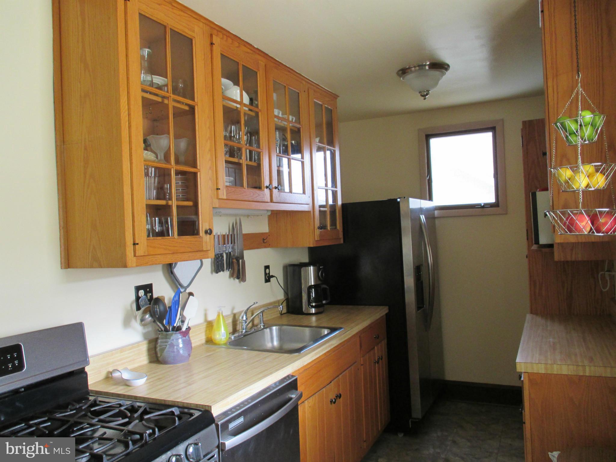 228 Mallow Hill Road Baltimore, MD 21229 - Photo 20 of 25 Kitchen w Quality Appliances, Gas Range