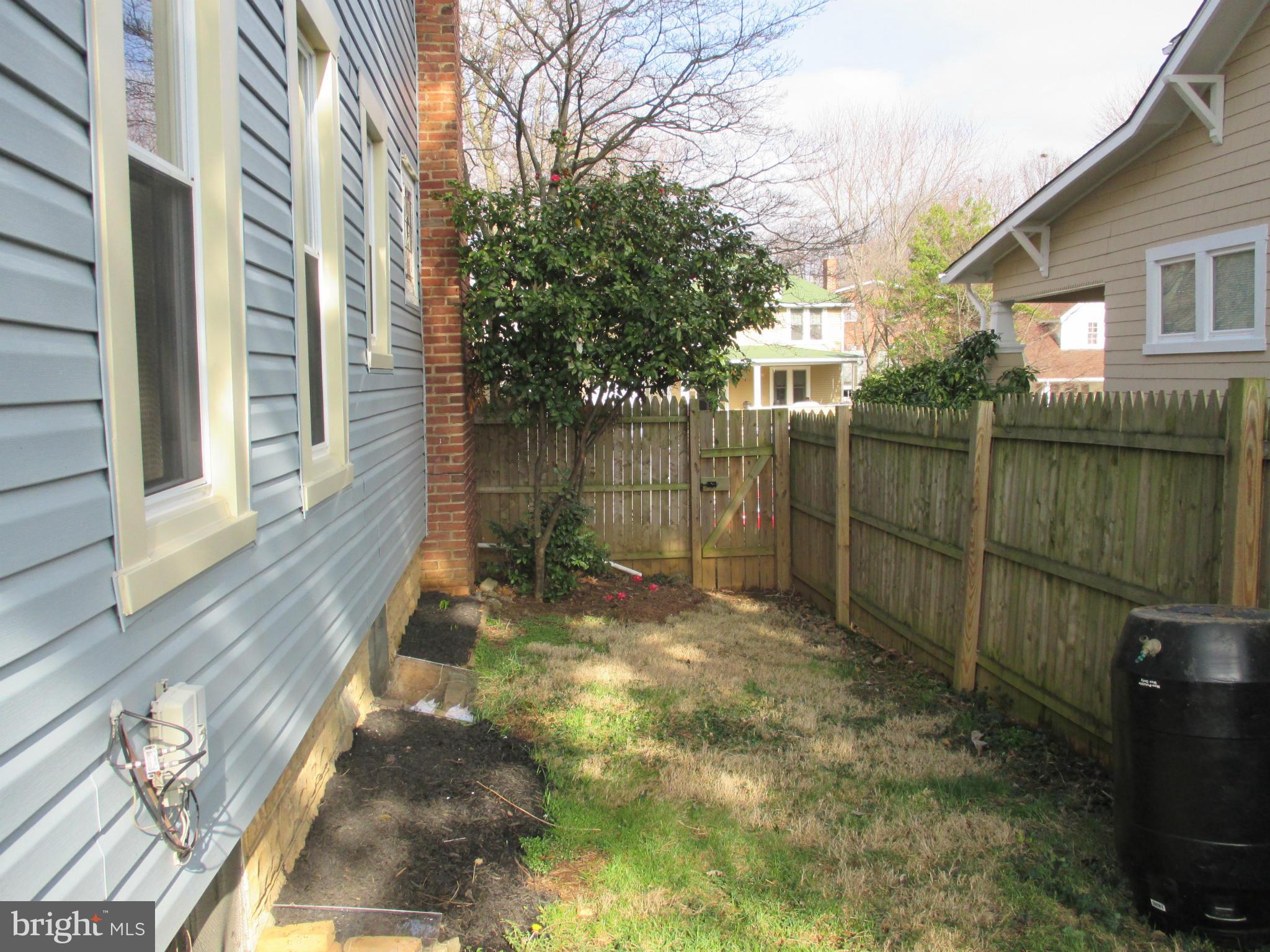 228 Mallow Hill Road Baltimore, MD 21229 - Photo 22 of 25 Fenced Yard