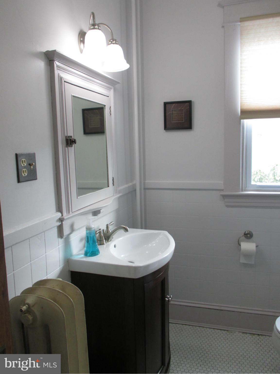 228 Mallow Hill Road Baltimore, MD 21229 - Photo 24 of 25 Main level Bath