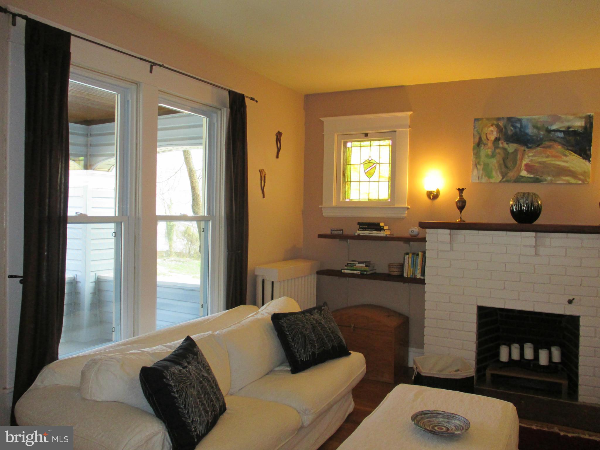 228 Mallow Hill Road Baltimore, MD 21229 - Photo 6 of 25 Large Inviting Living Room