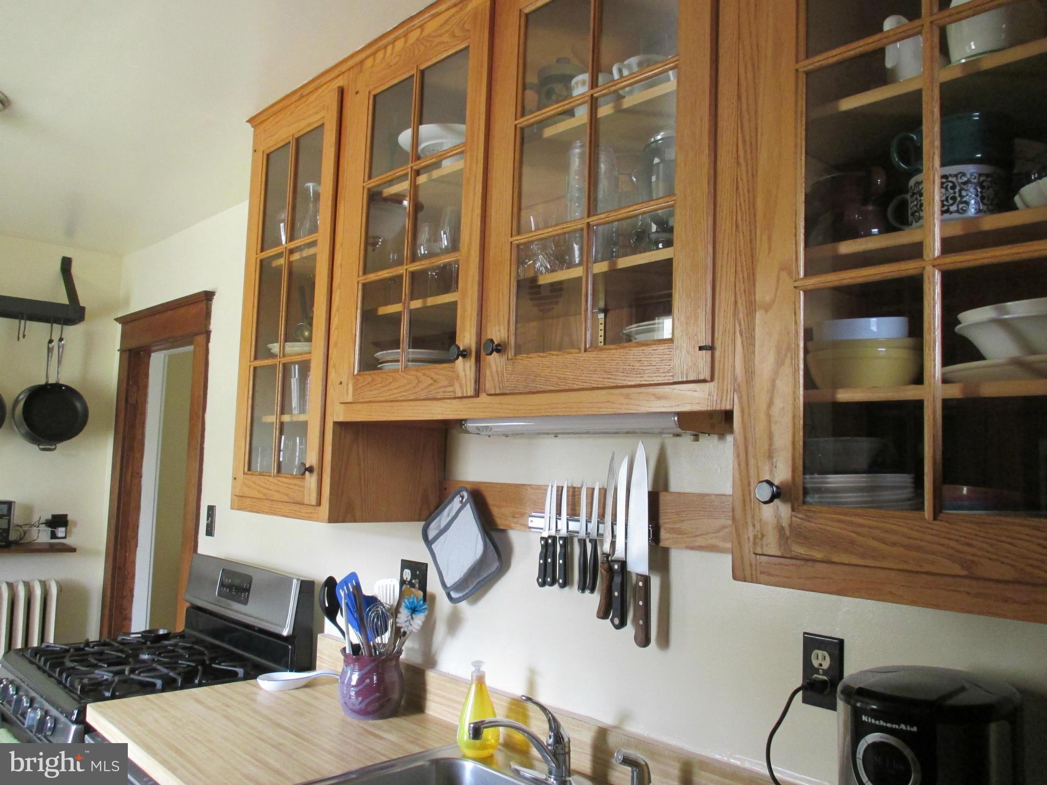 228 Mallow Hill Road Baltimore, MD 21229 - Photo 7 of 25 Kitchen with Oak Cabinets