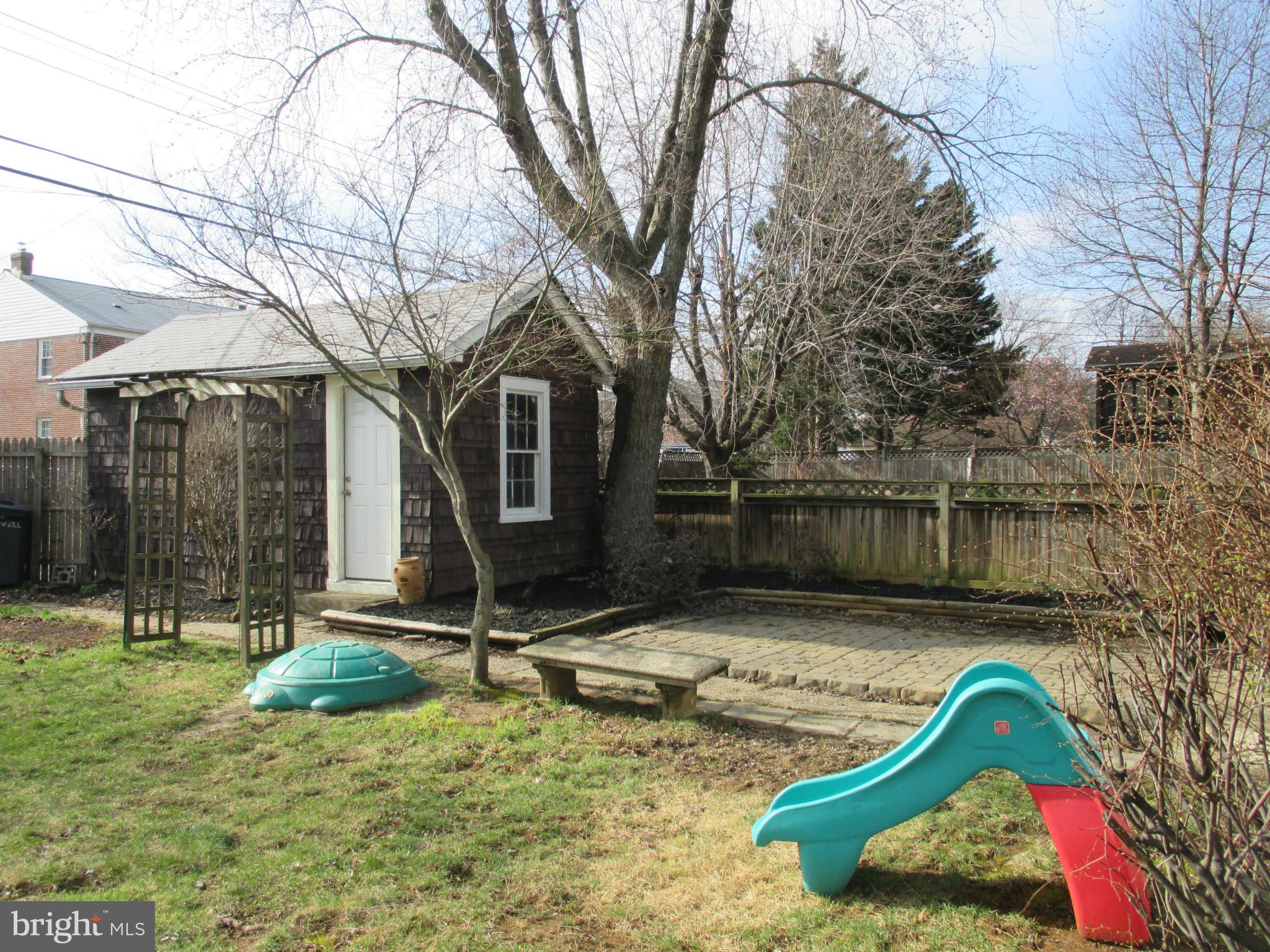 228 Mallow Hill Road Baltimore, MD 21229 - Photo 10 of 25 Backyard