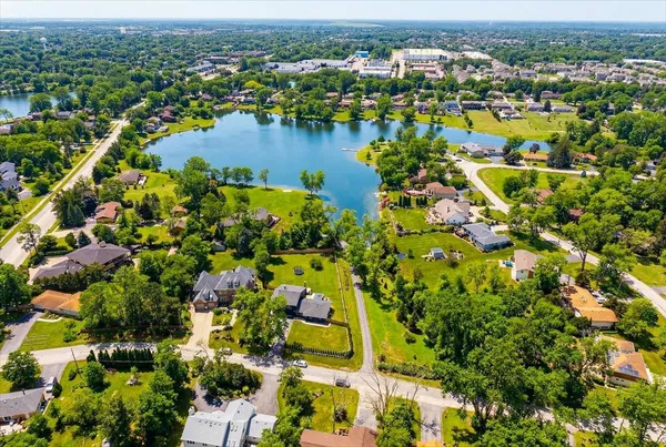 $995,000 | 8122 Fairmount Avenue, Downers Grove, IL 60516