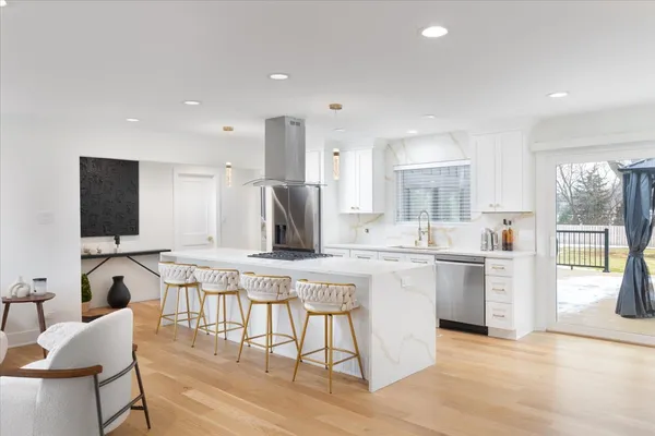 $995,000 | 8122 Fairmount Avenue, Downers Grove, IL 60516