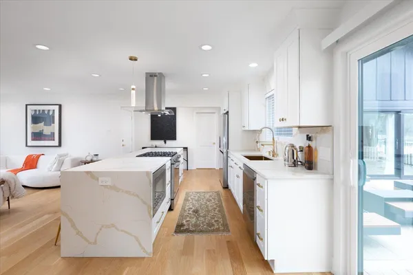 $995,000 | 8122 Fairmount Avenue, Downers Grove, IL 60516