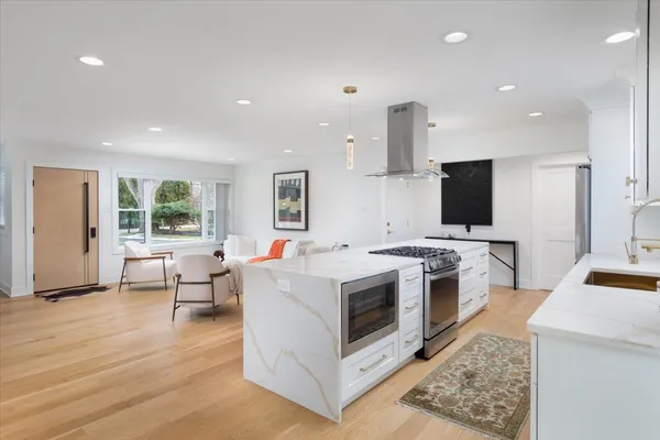 $995,000 | 8122 Fairmount Avenue, Downers Grove, IL 60516