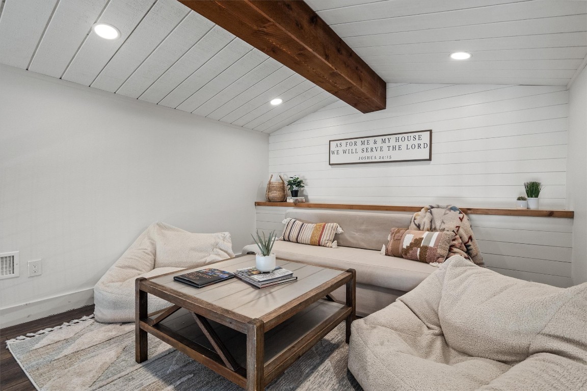 323 Patricia Road Georgetown, TX 78628 - Photo 31 of 40 a living room with furniture