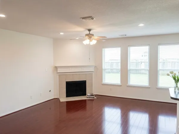 $2,900 | 2032 Creek Shore Lane, Pearland, TX 77581