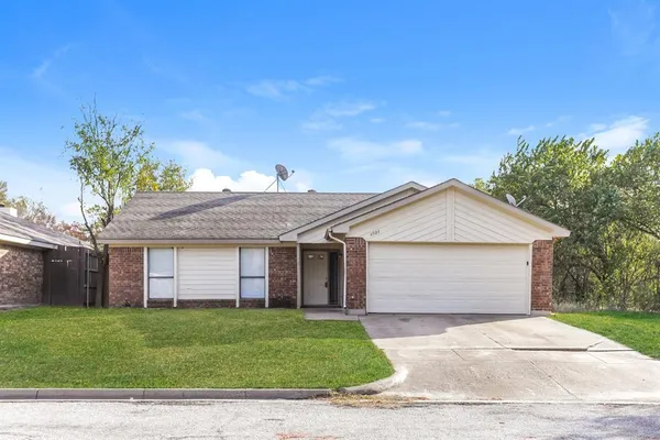 $1,980 | 6505 Pilgrim Lane, Arlington, TX 76002