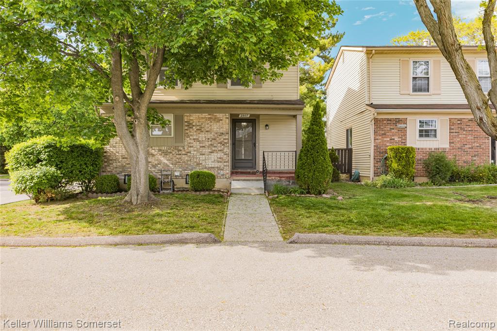2907 Roundtree Drive Troy, MI 48083 - Photo 3 of 33
